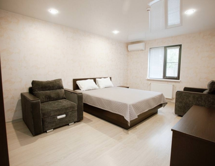 Люкс 4-местный 2-комнатный люкс - Отель «Три Павлина» Гагра