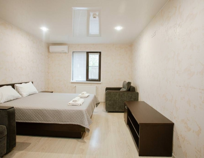 Люкс 4-местный 2-комнатный люкс - Отель «Три Павлина» Гагра