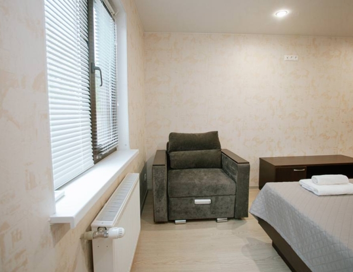 Люкс 4-местный 2-комнатный люкс - Отель «Три Павлина» Гагра